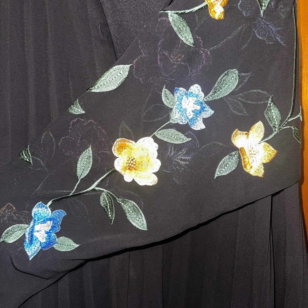 Gorgeous Floral embroidered Sleeve Dress